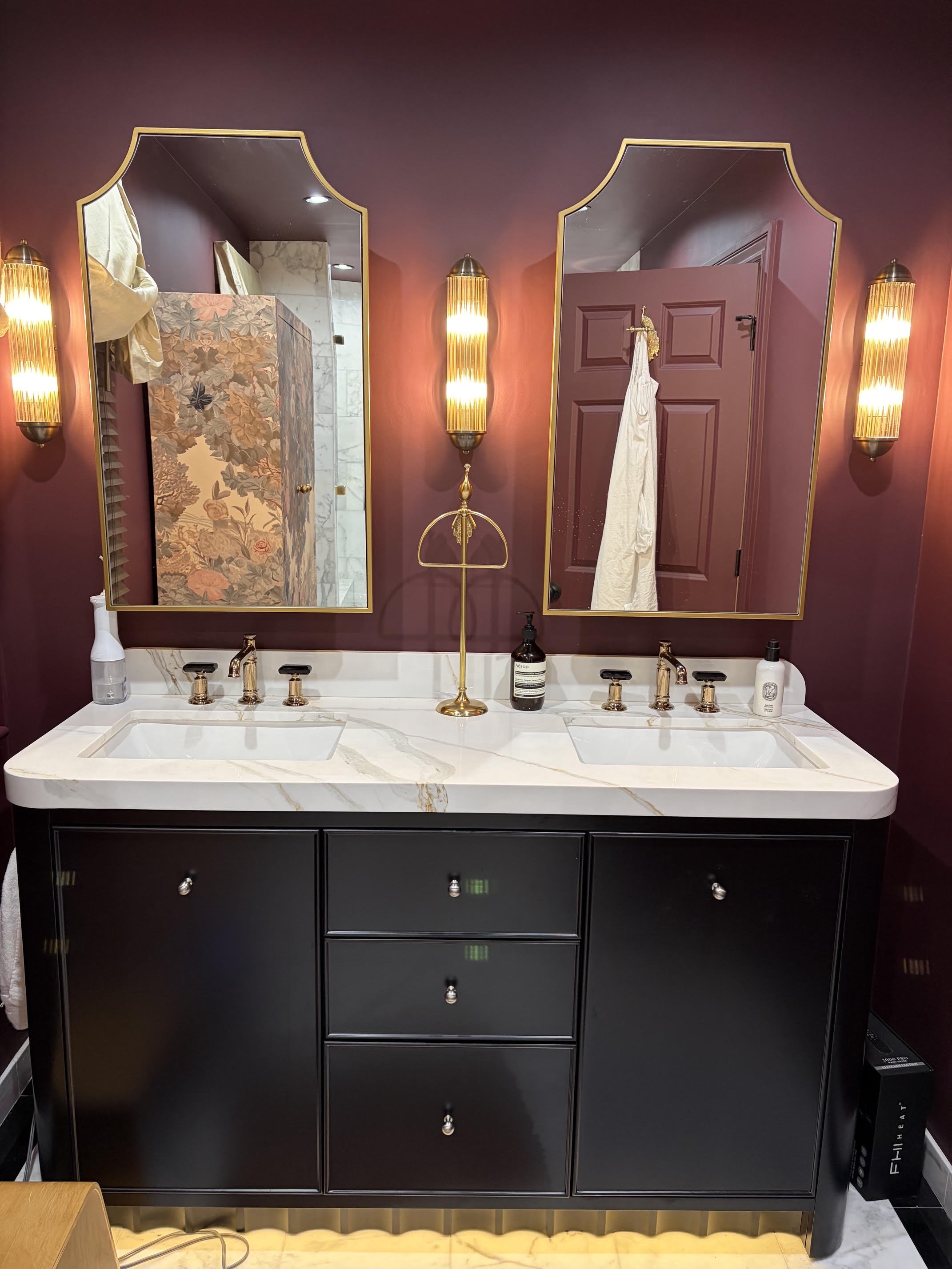 mia_bathroom2.jpg