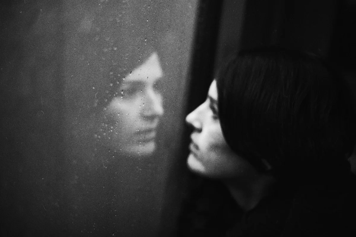 Влюбленность в отражение. Отражение любви. Любовь в отражении 2. Притяжение мужчины и женщины. Женщина это отражение мужчины.