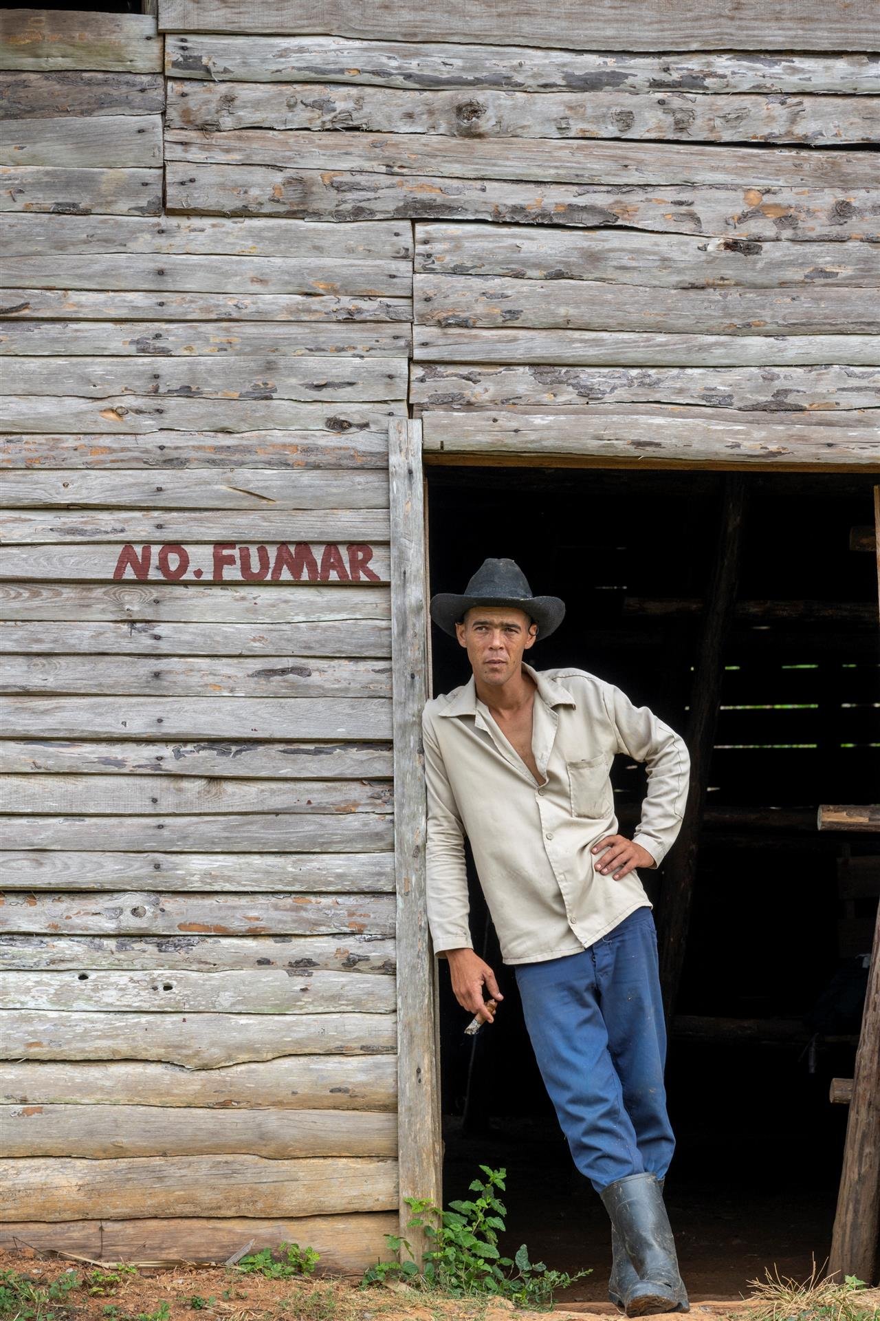 KimDa-Tobacco-Barn-and-Farmer-230528103415_1.jpg