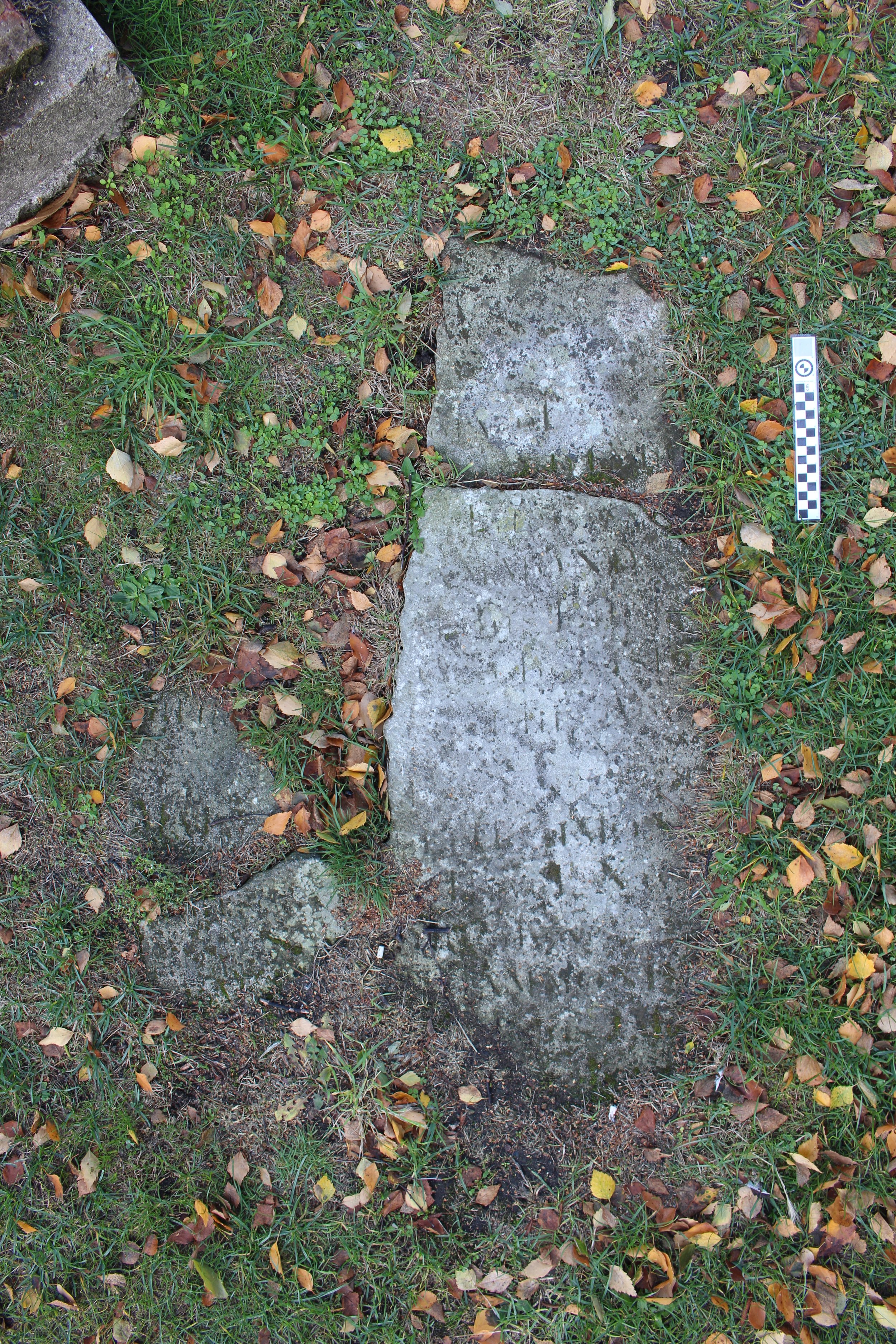 rcl17r12_gravestones_part_3_photographs_2-11.JPG