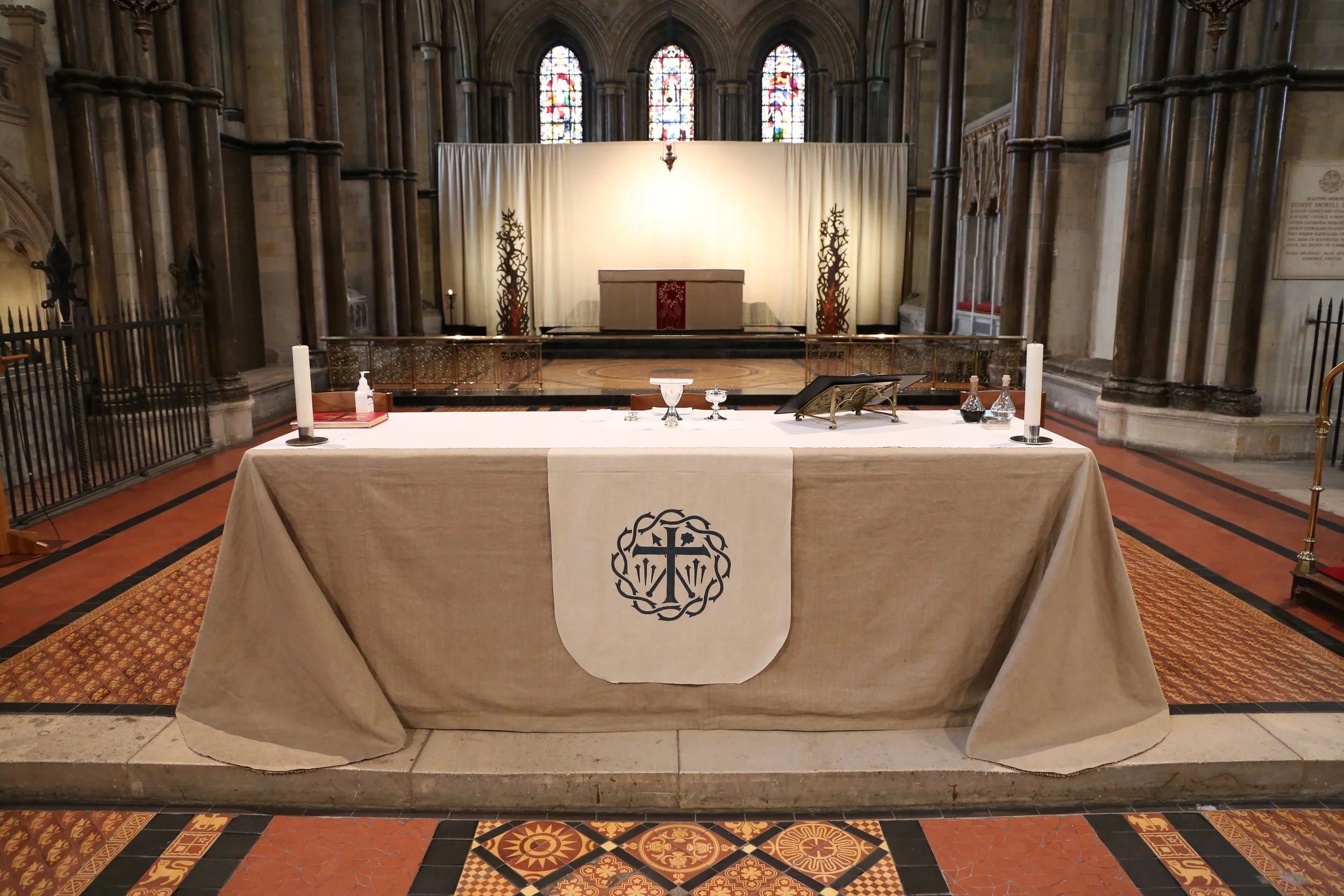 Lenten veils, arrays and vestments — Rochester Cathedral