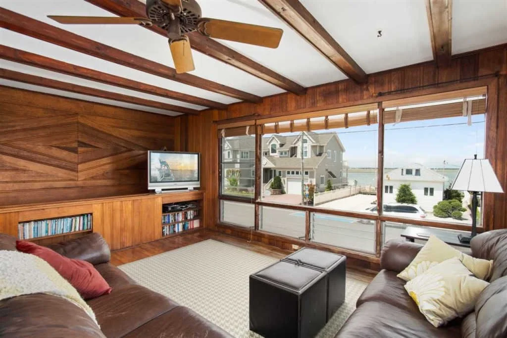 UPPER LEVEL FAMILY ROOM - BEFORE