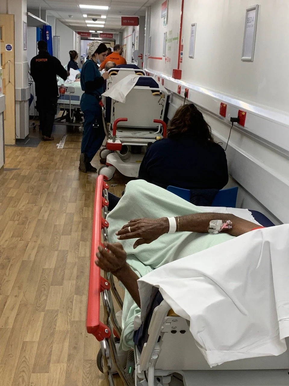 I spent two days caring for my dying aunt in a hospital corridor