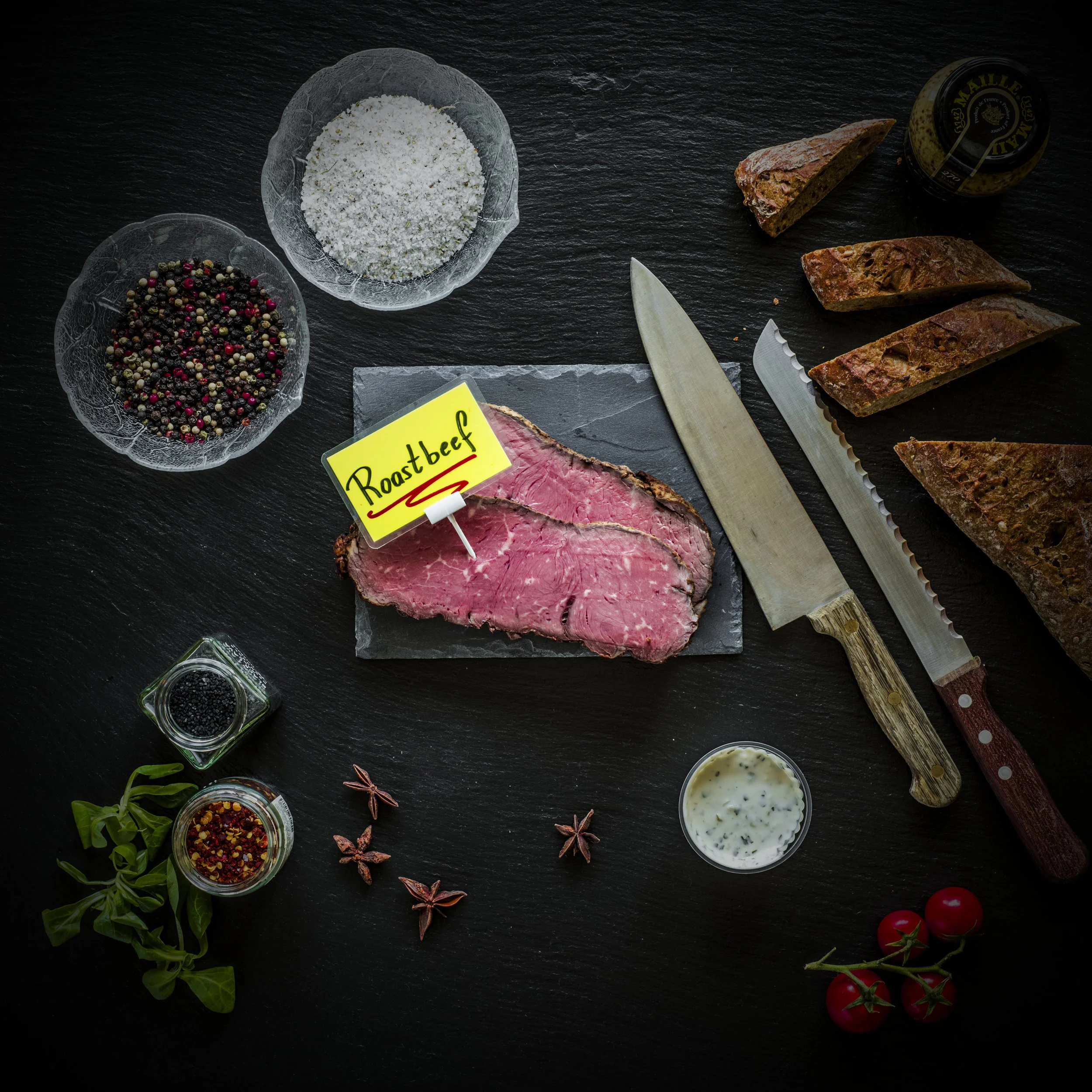 17-005-05-021-Fleischerei-Bauer-Rostbraten-auf-Schieferplatte.jpg