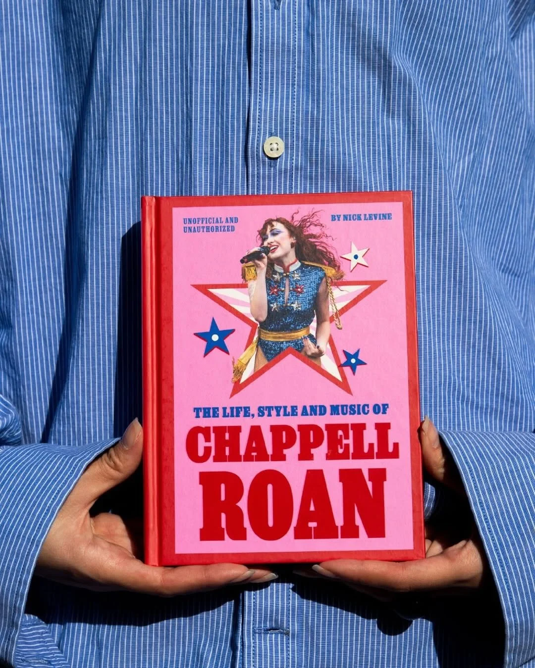 📚✨🎨 Stacks, stories, and seriously good covers We had the wonderful @nicandlou in at @zapstudioslondon shooting this colourful lineup

⭐️ Pop Icon Series &mdash; Chappell Edition 📕 Book: Introducing the Pop Icon series ✍️ Written by: @misternickle