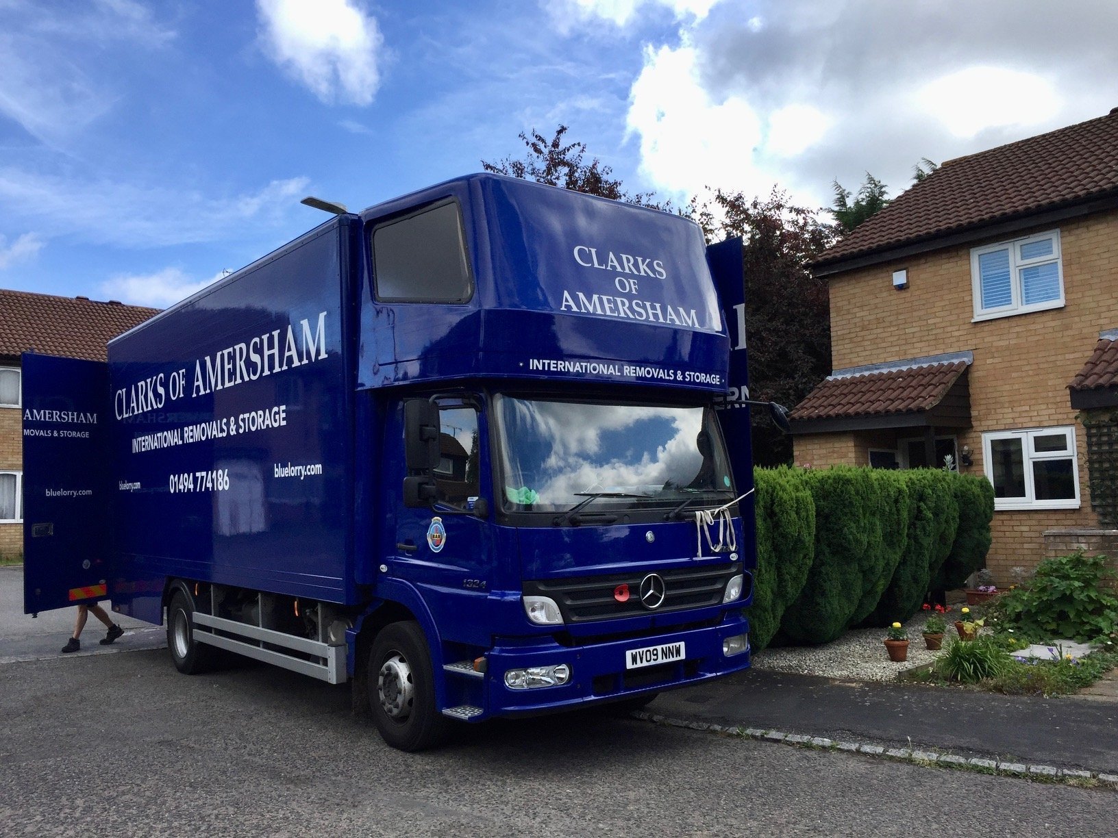 removal-van-moving-home