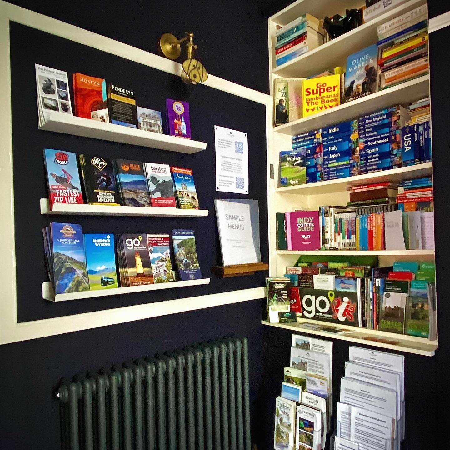 The new-and-improved-for-2024-guest-info-corner in our cosy snug is jam-packed with information that will help you maximise your stay in North Wales! 🏴󠁧󠁢󠁷󠁬󠁳󠁿 

Sample pub and restaurant menus, leaflets for the best attractions, suggested itine