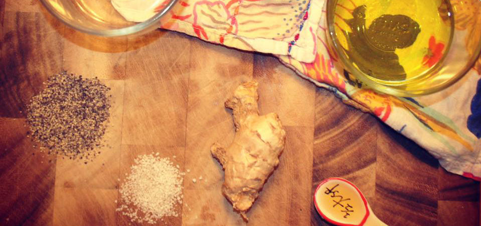Ginger Peanut Vinaigrette Created by Caroline Bearden, MS, RD, LD My mom loves putting ginger in nearly everything she makes, and that – along with the fact that ginger is delicious and healthful – is why I decided to make this recipe. It turned out to be a light, refreshing dressing with a bit of an Asian flare. And the zesty and warm flavor of ginger blends nicely with the green peanut oil 's smooth and somewhat mellow flavor. 10 minutes 4 - Serving Size: 1.5 Tbsp. Ingredients 3 tablespoons green peanut oil 1 tablespoon rice vinegar pinch of salt turn of fresh ground black pepper 2 tablespoons freshly grated ginger ½ teaspoon honey Directions Mix all ingredients in a mason jar or blender. Nutrition information per serving: Calories: 100 Calories from Fat: 90 Fat: 16g Trans fats: 0g Cholesterol: 0mg Carbohydrate: 13g Protein: 0g Fiber: 1g Sodium: 0mg