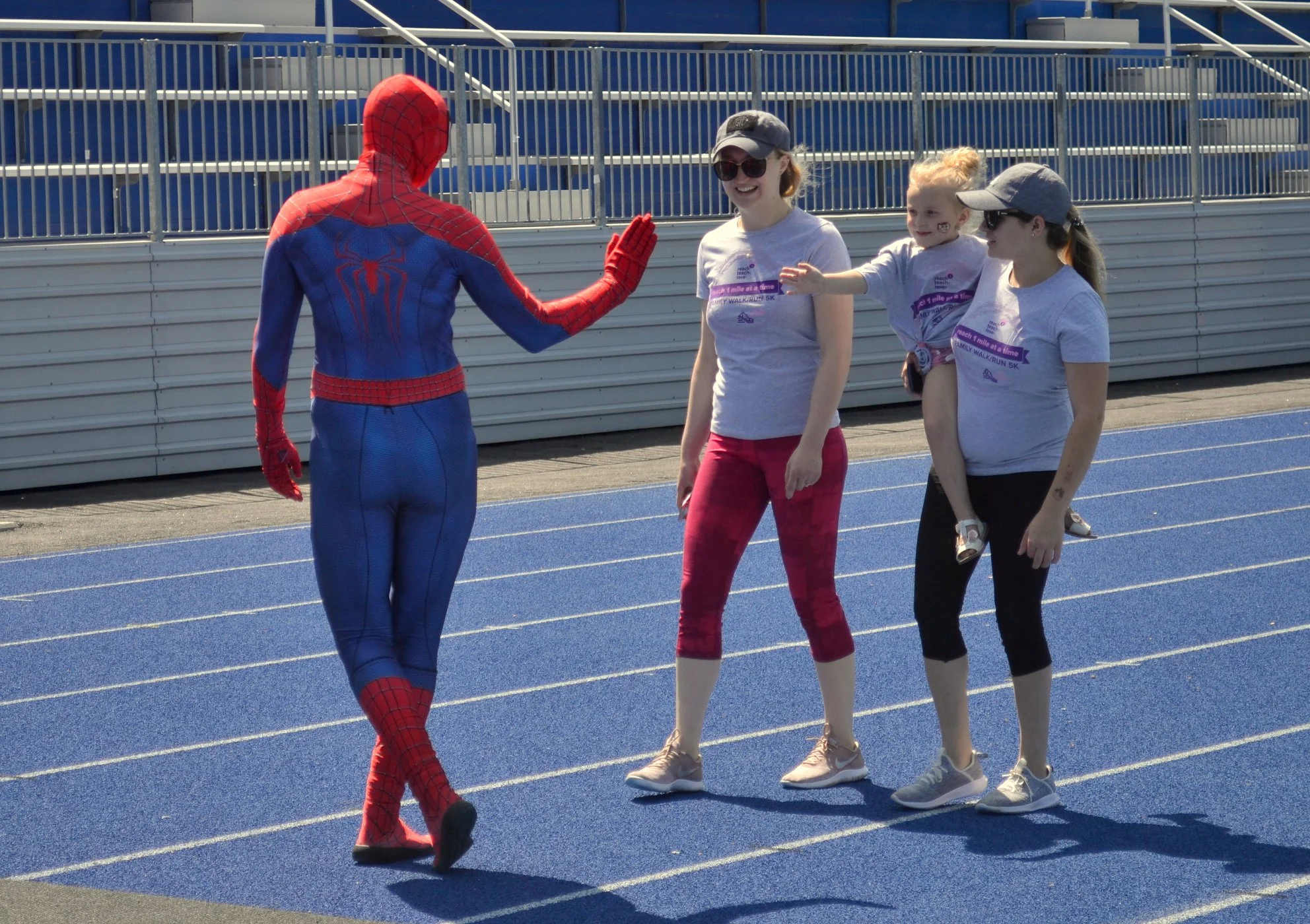 A little person getting some encouragement at "reach 1 mile at a time” 2019!
