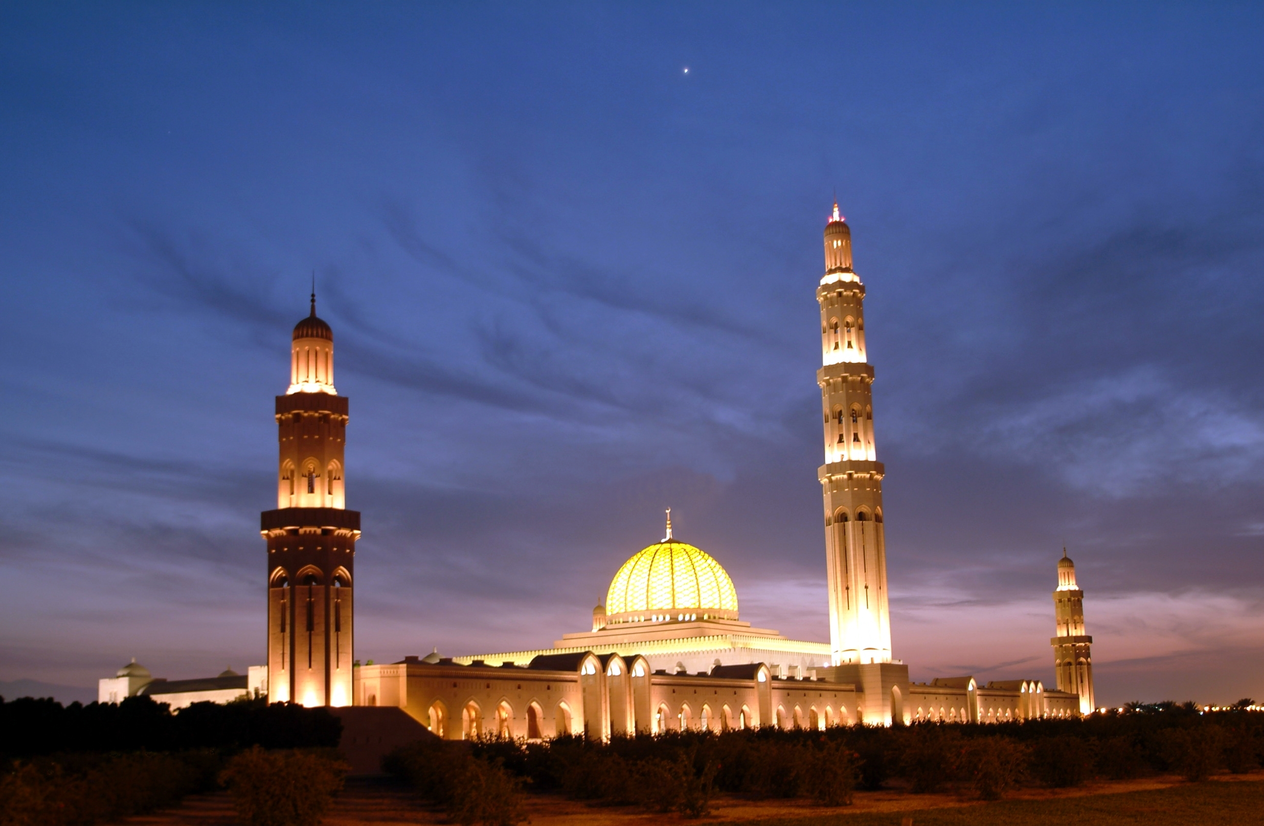 Sultan-Qaboos-Mosque_muscat.jpg