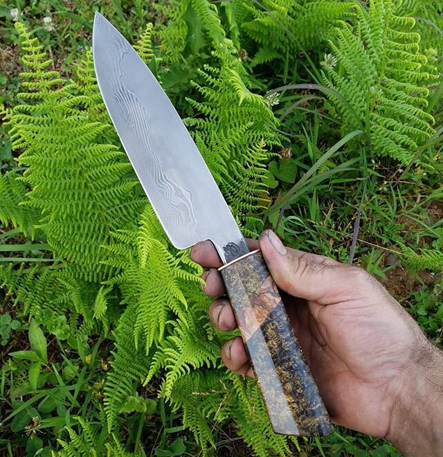 Every once and a while I make a knife that fights me the entire way from start to finish, this was definitely one of those knives. I started this blade last summer, I can't remember how many times I sat it aside because I was frustrated with it. Ther