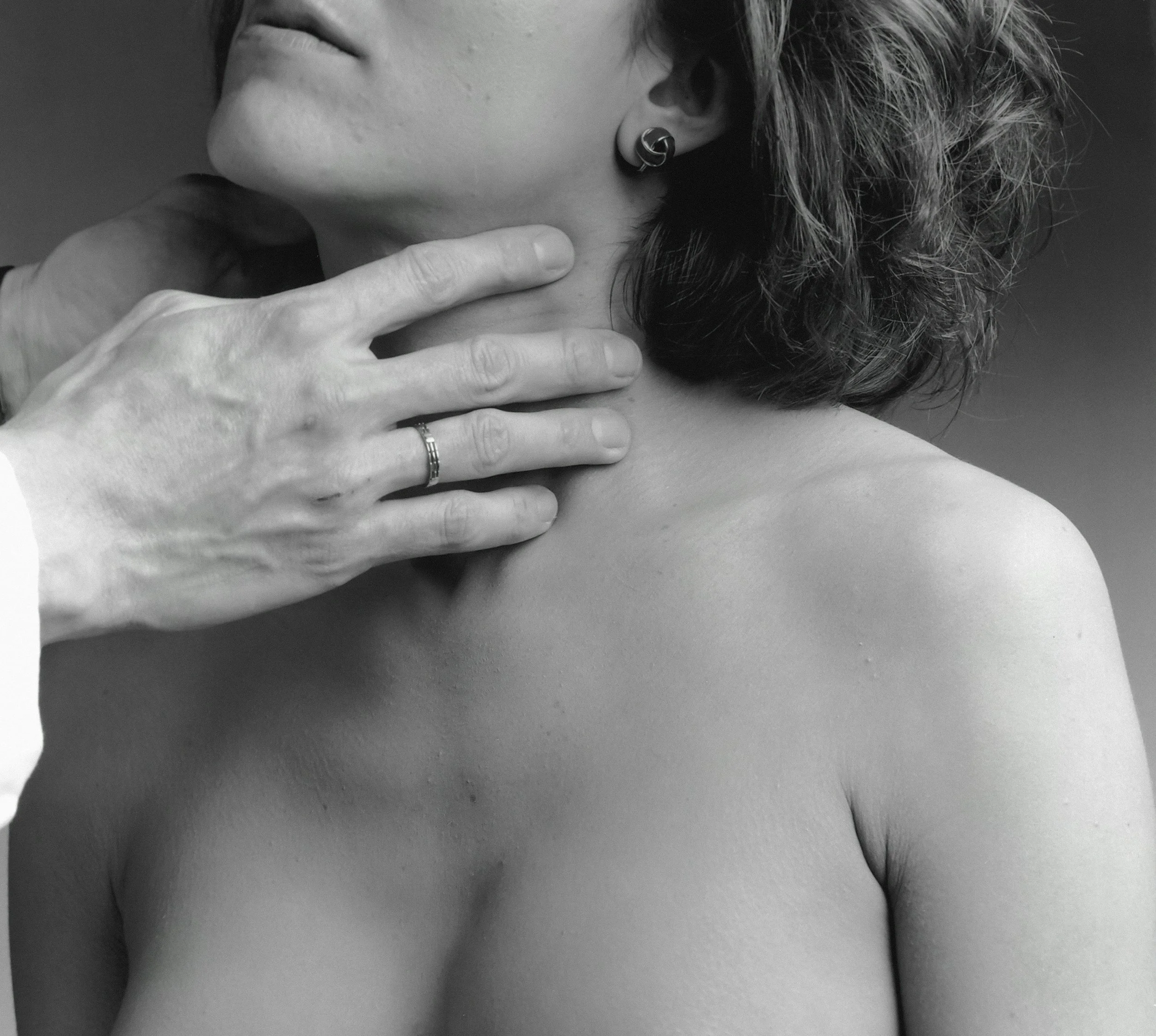 5 Common Symptoms of Thyroid Disorders