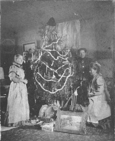 Frisch Homestead Christmas - circa 1910