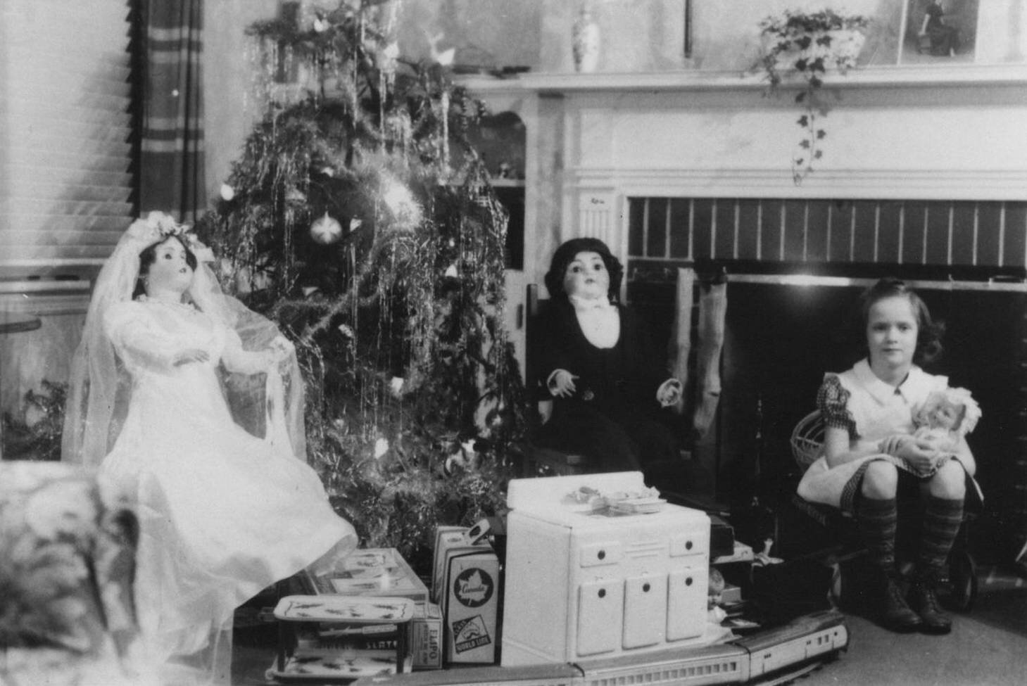 A Girl's Christmas - 1944/12/25