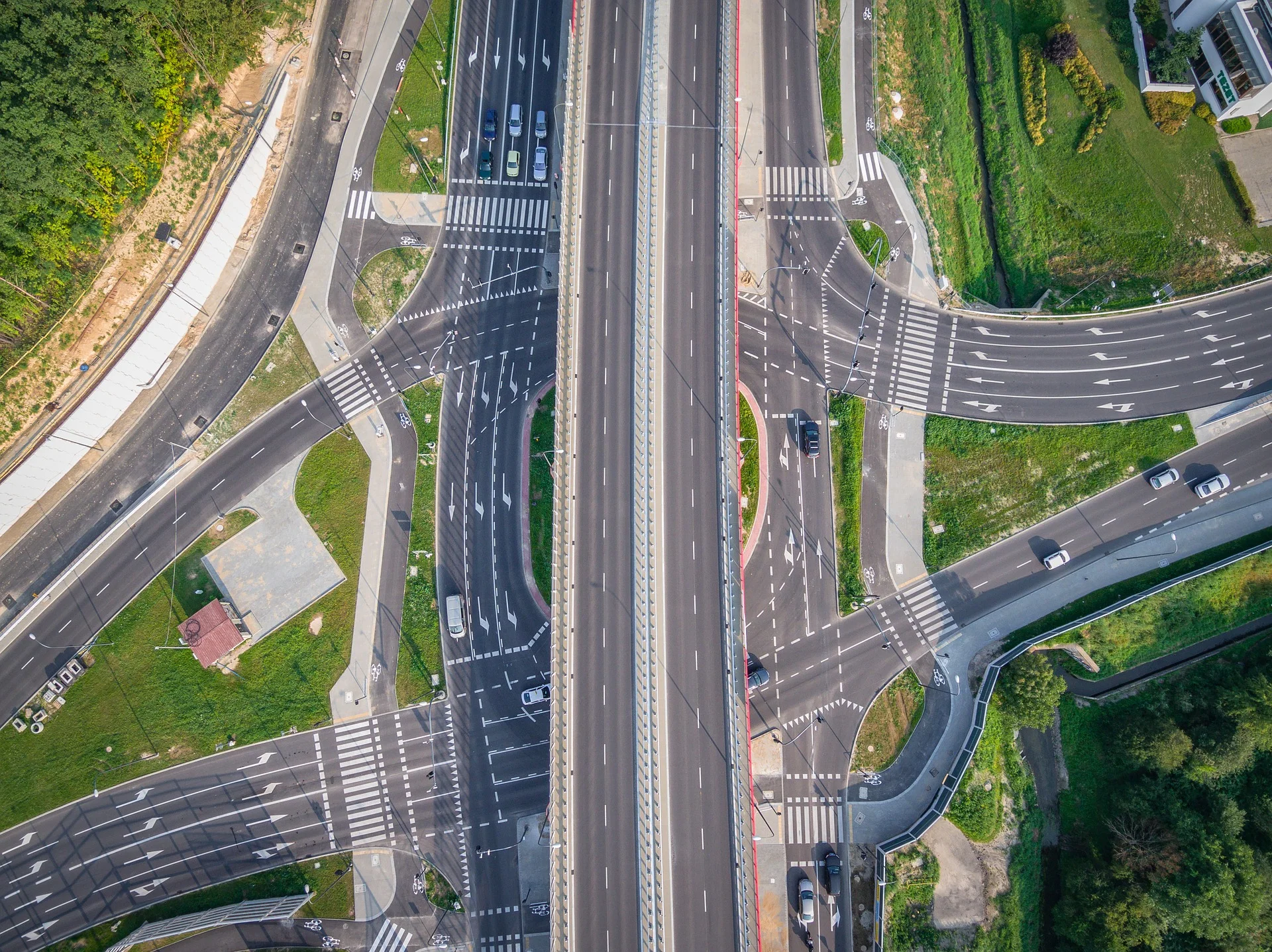 the-intersection-2683894_1920.jpg