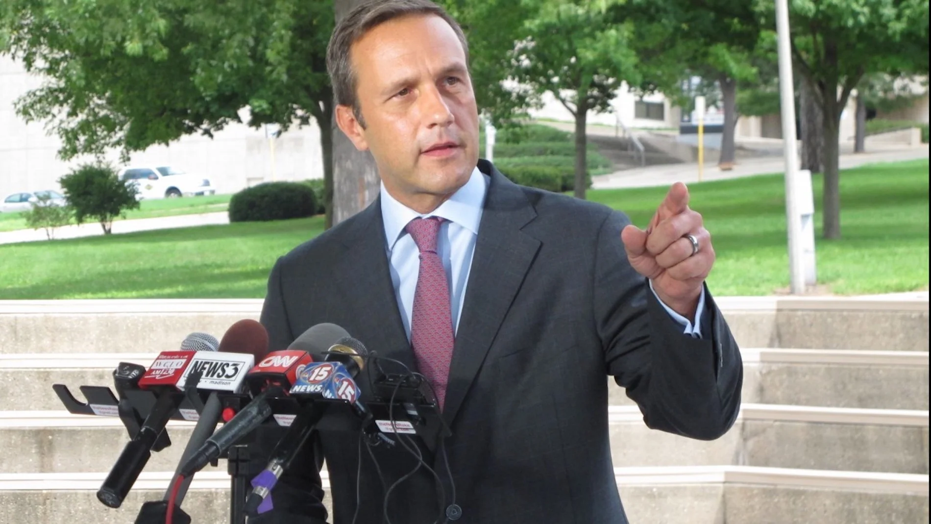 5a518a691c00003d9268ef56 Breitbart on Nehlen: Lessons on media inaccuracies, and how not to handle them | The Knife Media