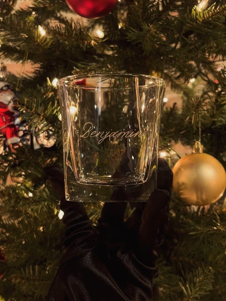 When the backdrops actually showcase the engravings 🥲

My first event with Breitling this holiday season was to engrave on whiskey glasses and champagne flutes 🥂 

While you can always add filling to glassware, it is not recommended if you&rsquo;re