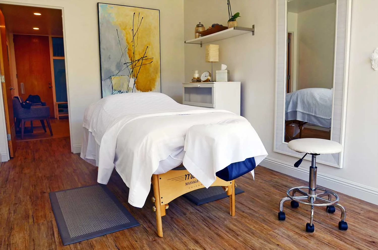 nourishments-health-studio-massage-room-2_sml.jpg