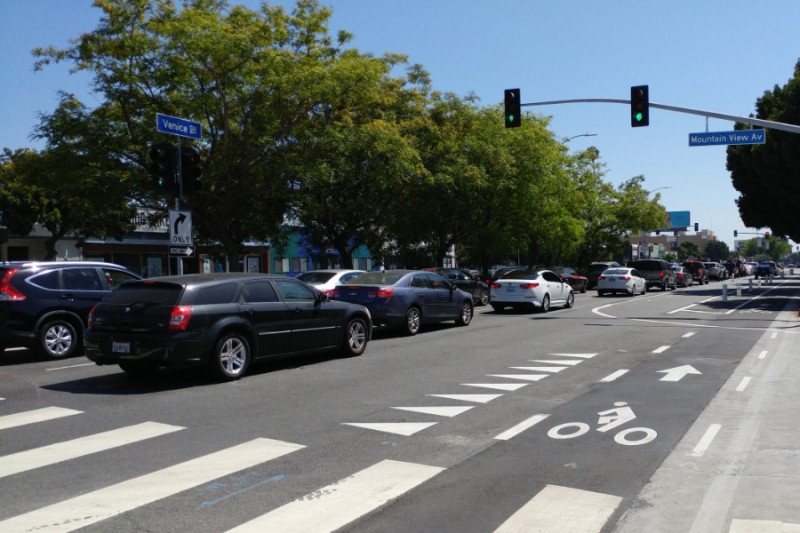 Confusing and confounding lane configurations on Venice Blvd.