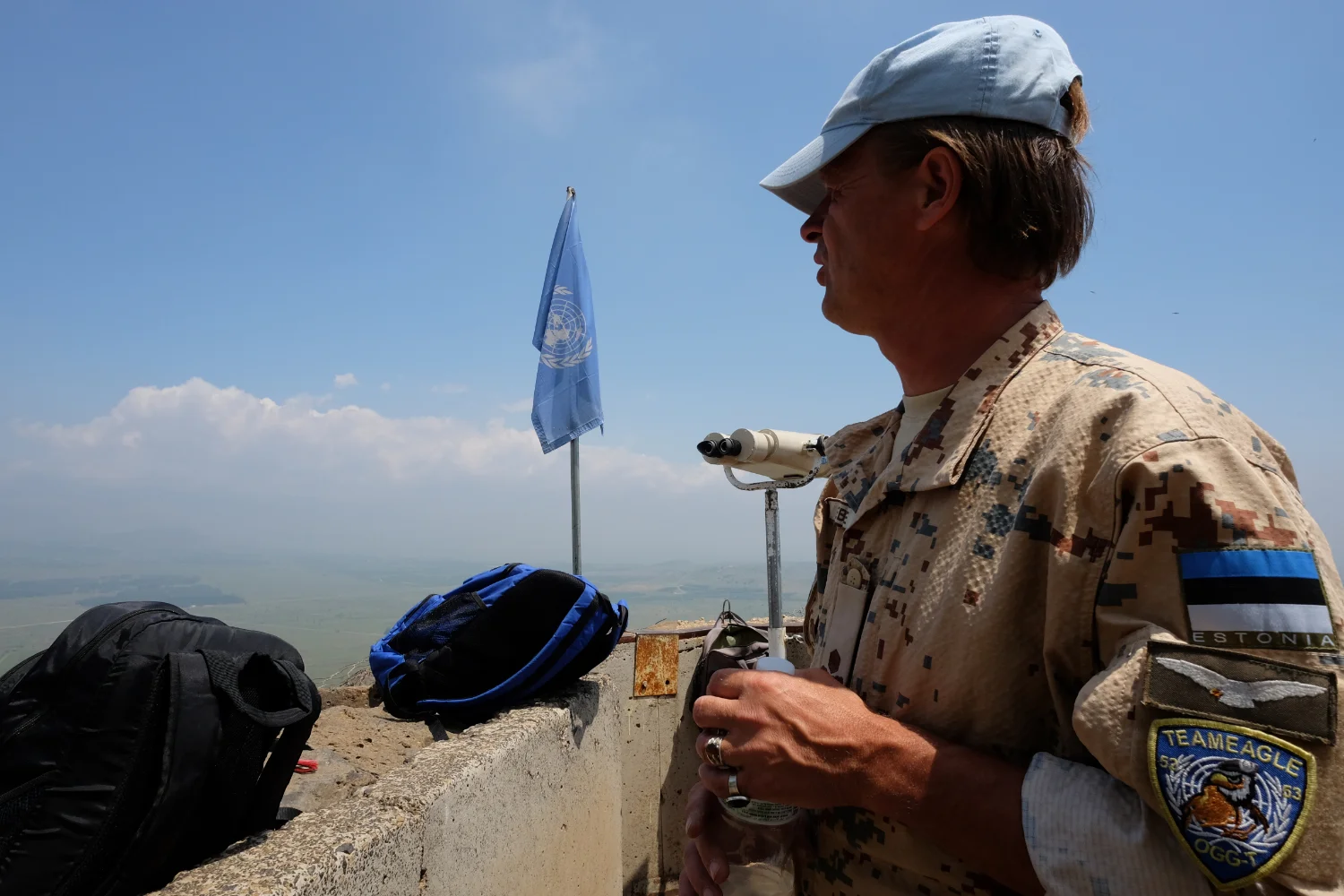 Rebane speaks with tourists about the role UNDOF plays in the region. Photo By: Sarah Tesla