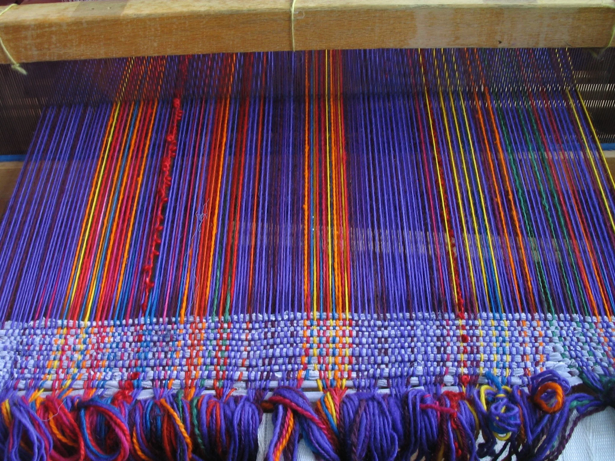 Filler rags woven into the warp to prepare the loom for weaving with yarn threads