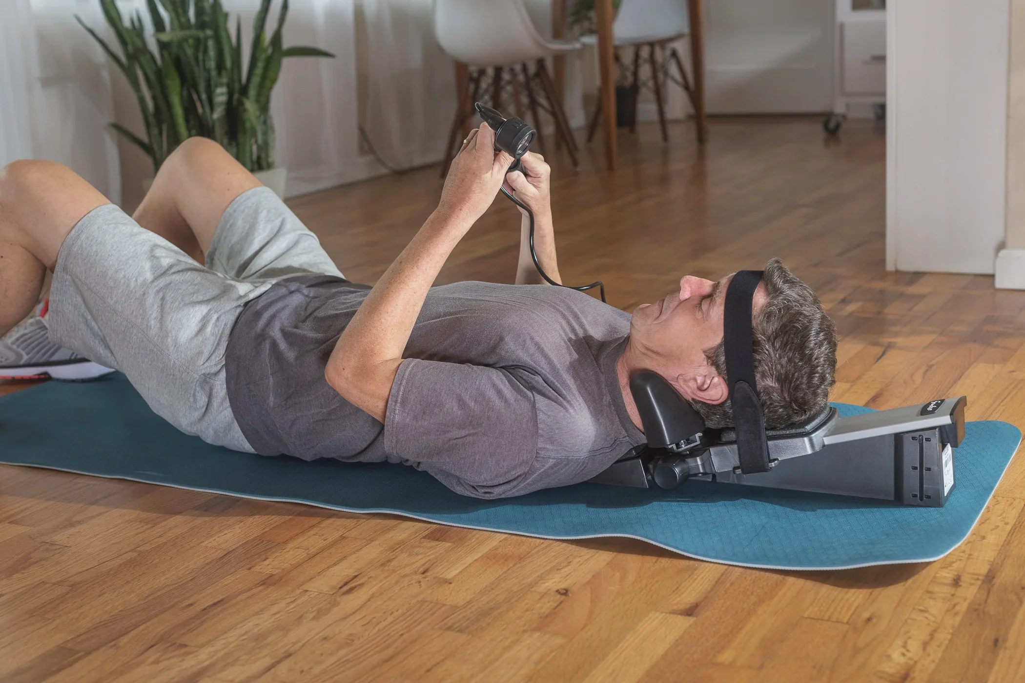 API_199594_CH-2110-saunders-cervical-home-traction-device-LYF-7429-Edit.jpg.webp