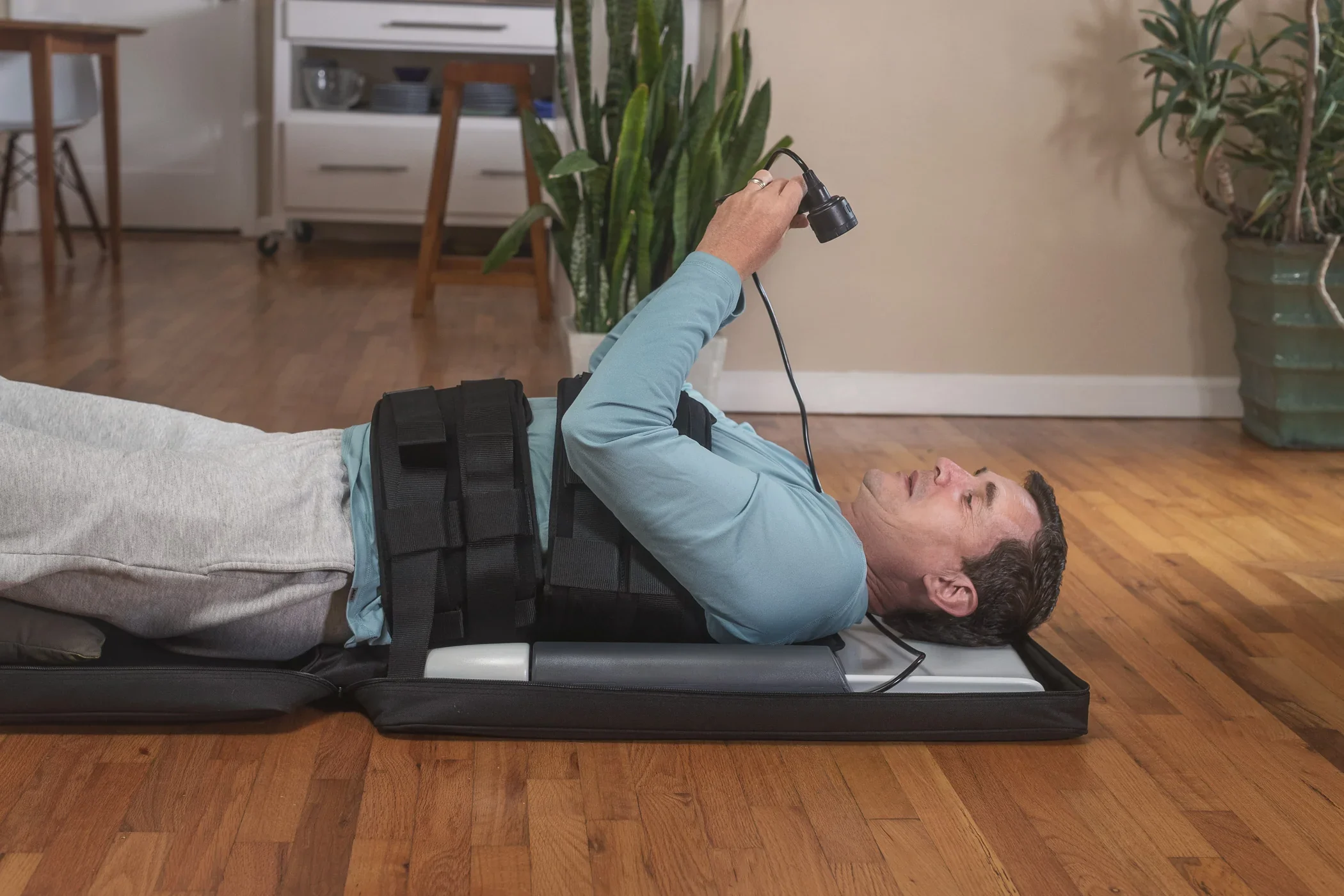API_199603_CH-2110-saunders-lumbar-home-traction-device-LYF-7148-Edit.jpg.webp