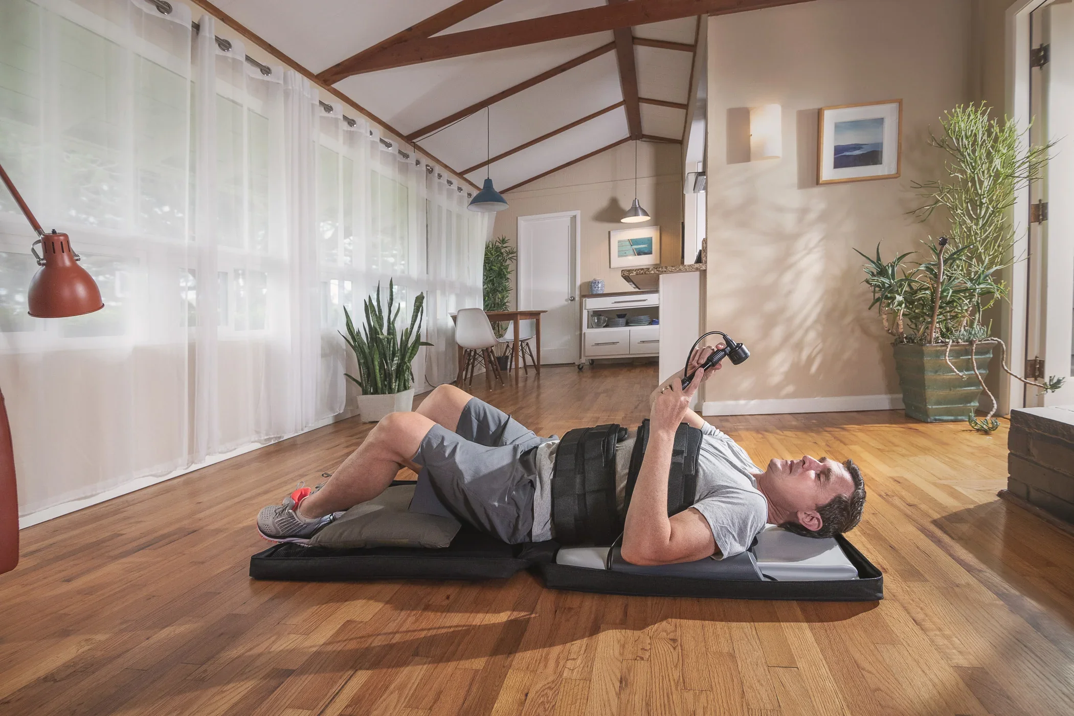 API_199603_CH-2110-saunders-lumbar-home-traction-device-LYF-7254-Edit.jpg.webp