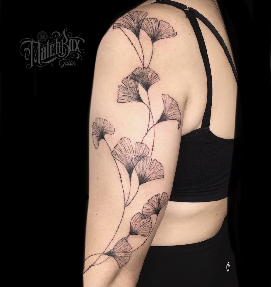 Full arm floral by @blakewoodink 
.
.
#toronto #torontotattoo #torontotattooartist #torontotattooshop #dundaswest #queenwest #matchboxtattoo #ink #girlswithtattoos #guyswithtattoos #follow #like #matchboxtattoo #covid #covid_19