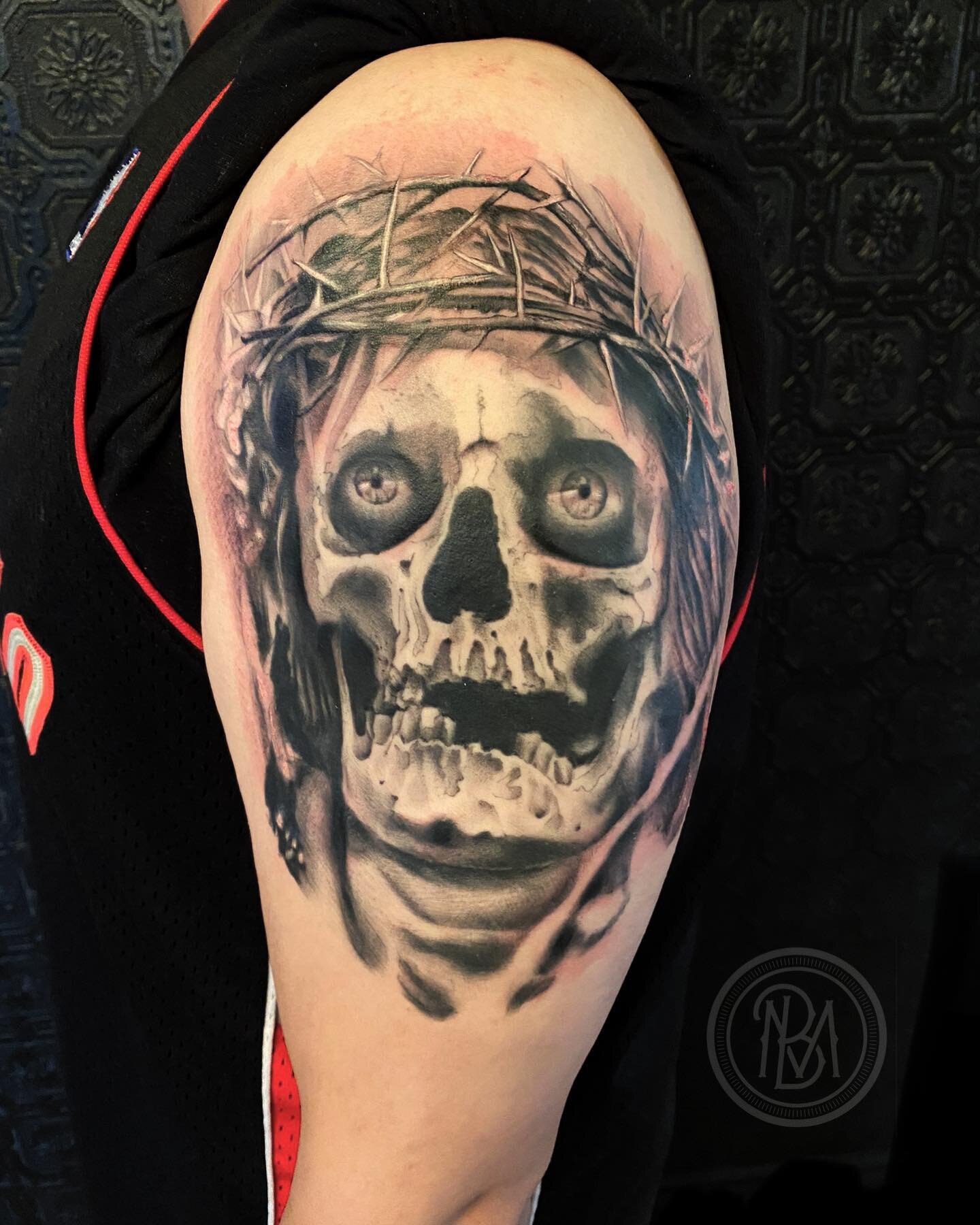 Skull jesus by @alveno_tattoo

.
.
.
.
.
#toronto

#2020 #tattoos2020 #ink #matchboxtattoo #market707 #toronto #torontotattooshops #queenstreetwest #parkdale #dufferin #torontotattoos #dundaswest #torontoinknews #kensingtonmarkettoronto #torontoart #