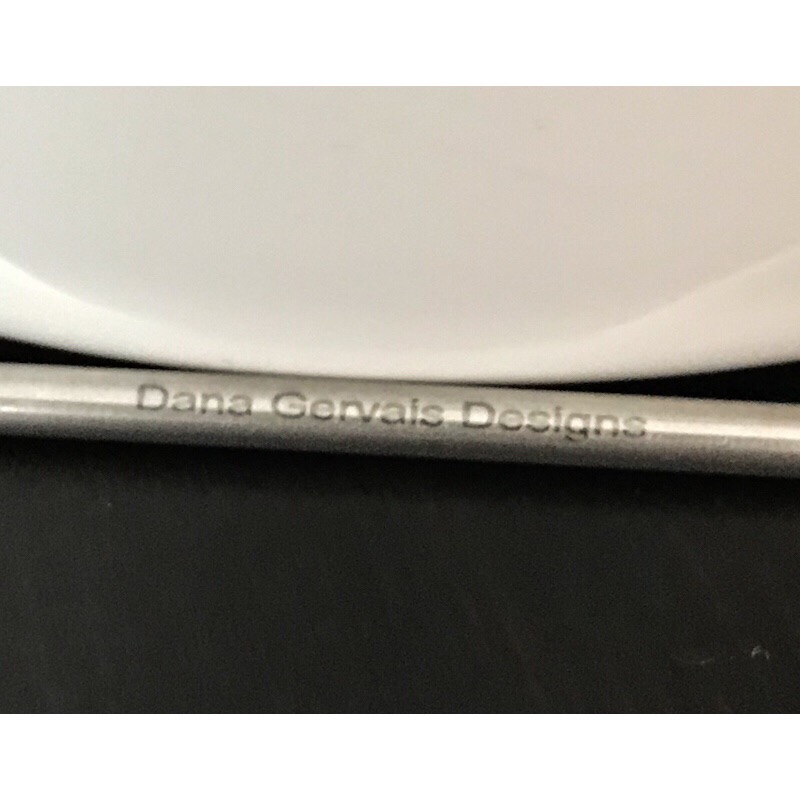 The engraving on one of my Hiya Hiya tips