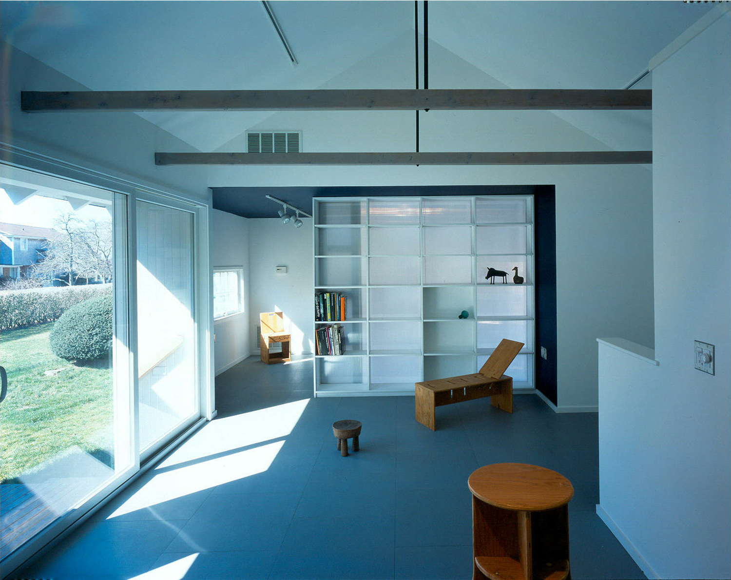  Barn Room with a Translucent Partition  