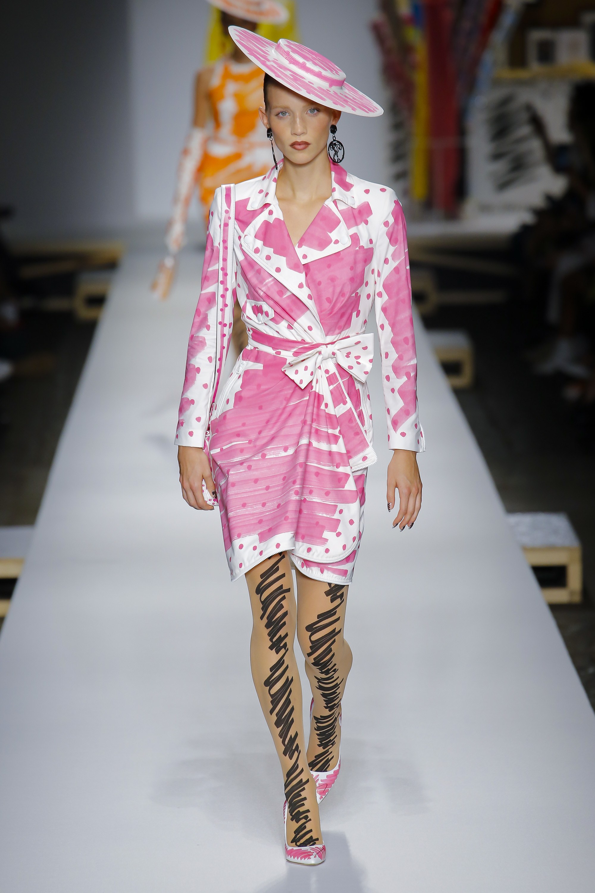 Moschino S-19 1.jpg