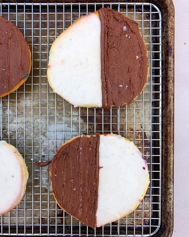 I made &ldquo;black and white mullet cookies.&rdquo; What&rsquo;s that you say? It&rsquo;s a black and white cookie with a SURPRISE sprinkle bottom. If you haven&rsquo;t had this NY deli staple cookie before, it&rsquo;s basically a cupcake top covere