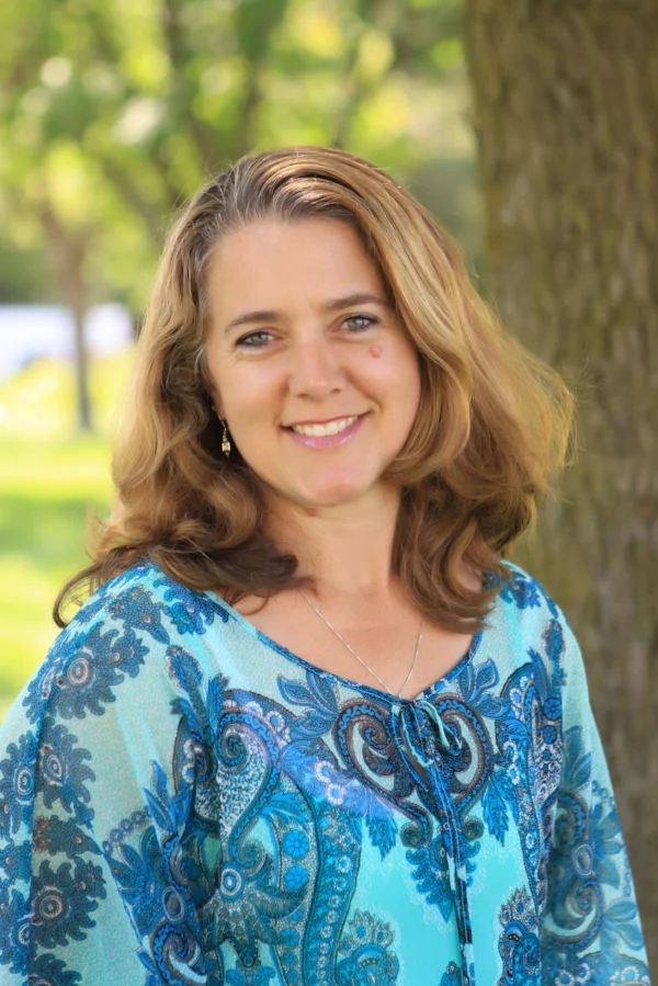 Pam's headshot.jpg
