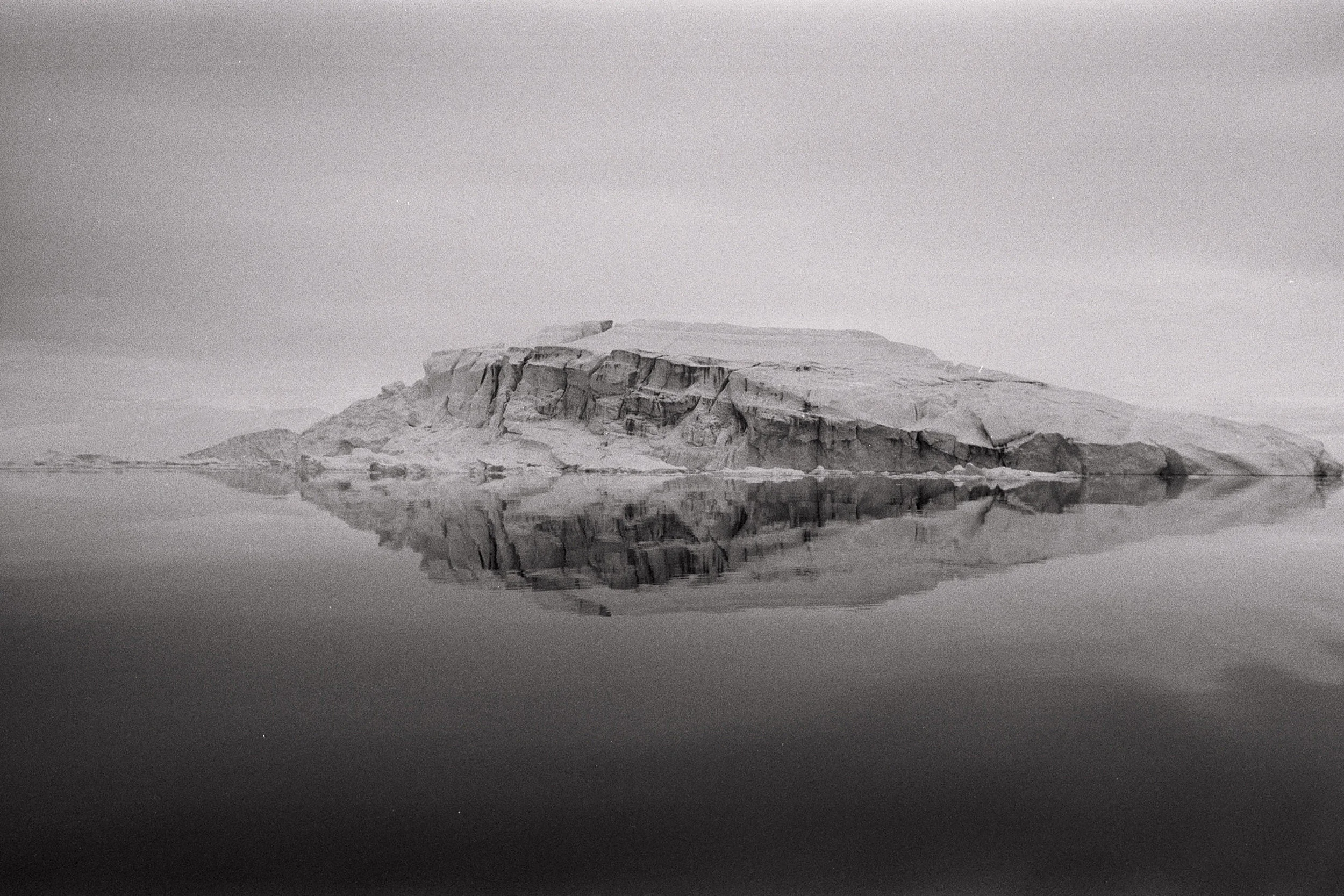 Location : Ilulissat, 69°13′N 51°06′W, Greenland - Time : 2pm - Body : Canon Eos 1n - Lens : Canon 20mm f2.8 - Film : Ilford 400