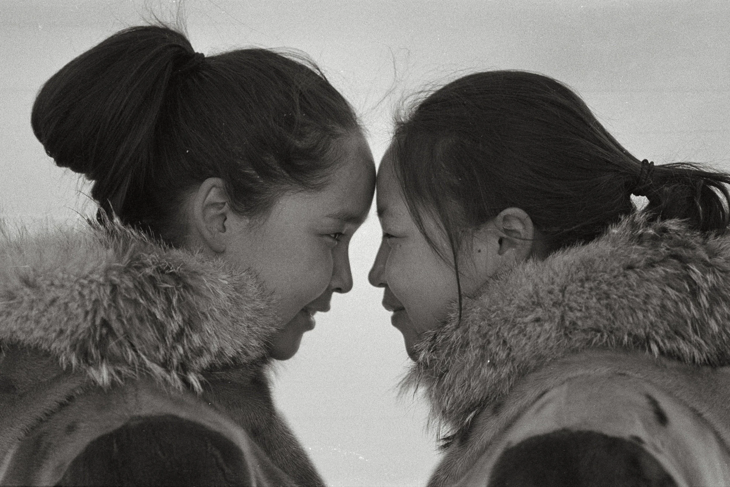 Location : Uummannaq, 70° 40′ 39″N, 52° 07′ 19″O, Greenland - Time : 10pm - Body : Canon Eos 1n - Lens : Canon 70-200mm f2.8 - Film : Ilford 400
