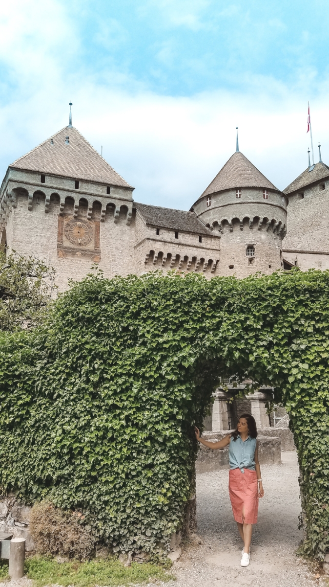 Chateau de Chillon is on Lake Geneva, in Montreux, Switzerland. You can tour the inside, or enjoy the lake views from the outside courtyard. #Switzerland #Wanderlust #travel #gardens #Europe #TravelTips #lakes