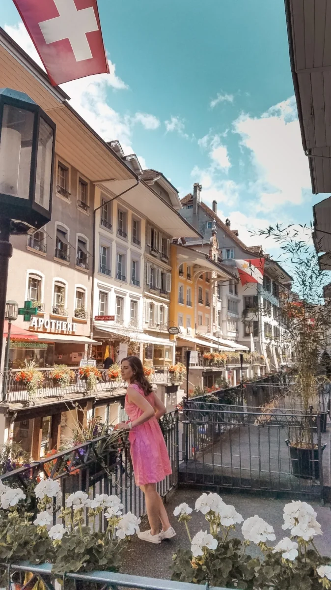 The town of Thun, Switzerland, is on the the shores of Thunersee. The old town district has a castle, historic church, and tons of colorful buildings. #Switzerland #Thun #Europe #Travel #Lifestyleblog