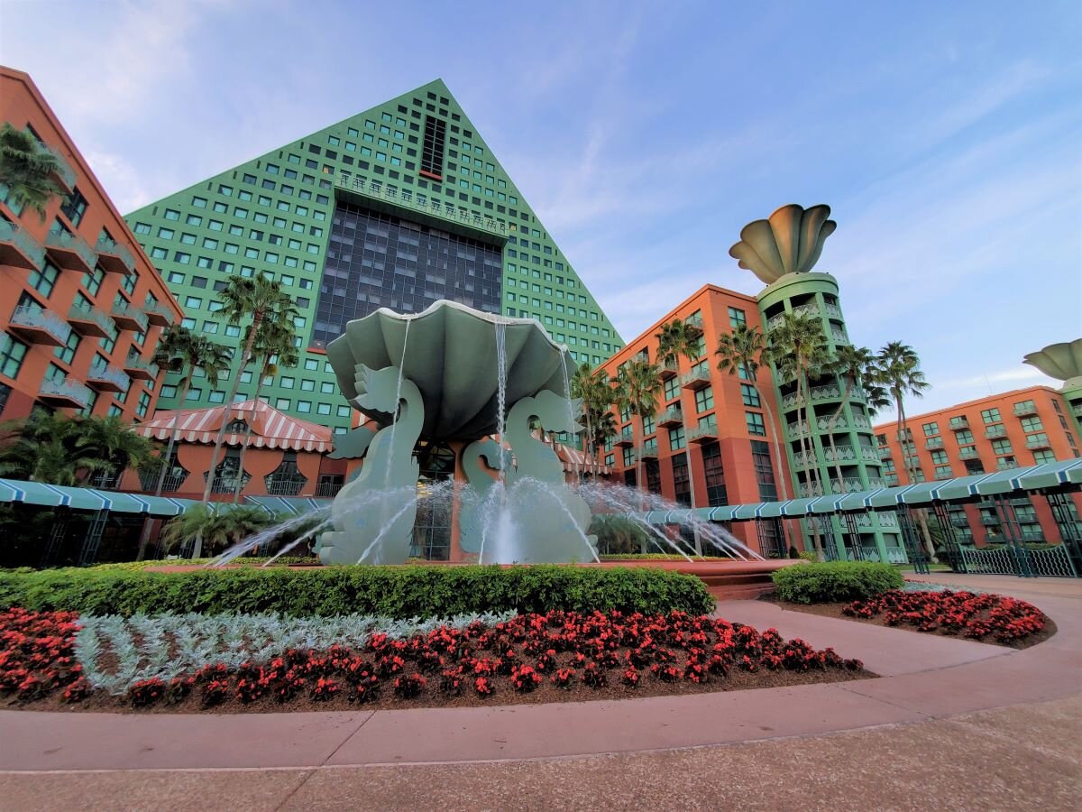 This is How to Staycation at the Walt Disney World Swan and Dolphin Resort  — Harbors & Havens