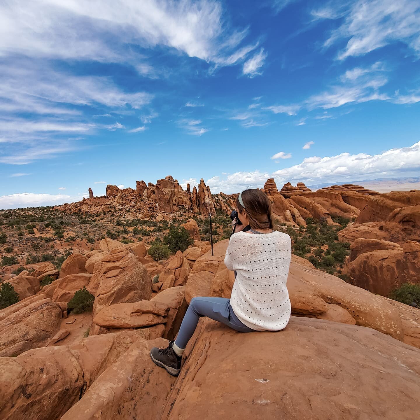 *Save for visiting Arches National Park*

Is Arches on your bucket list? You'll want to go bookmark the blog post I just published (link in bio). It has tips plus 4 different ways to spend a day in park, depending on how adventurous you're feeling!

