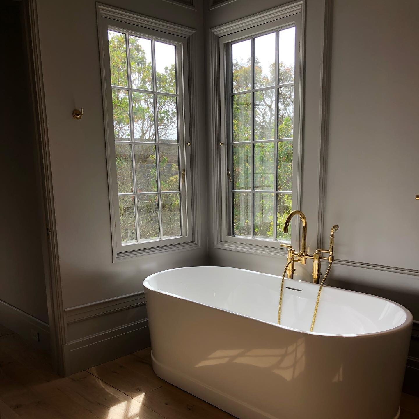 Lovely Primary Bath Suite from newly finished Presidio Heights project 

Architect : @jeffreyograham 
Designer : @designalchemist108 

#sanfranciscoconstruction #sfbuilders #sanfranciscobuilders #sanfranciscohomes #bayareabuilders