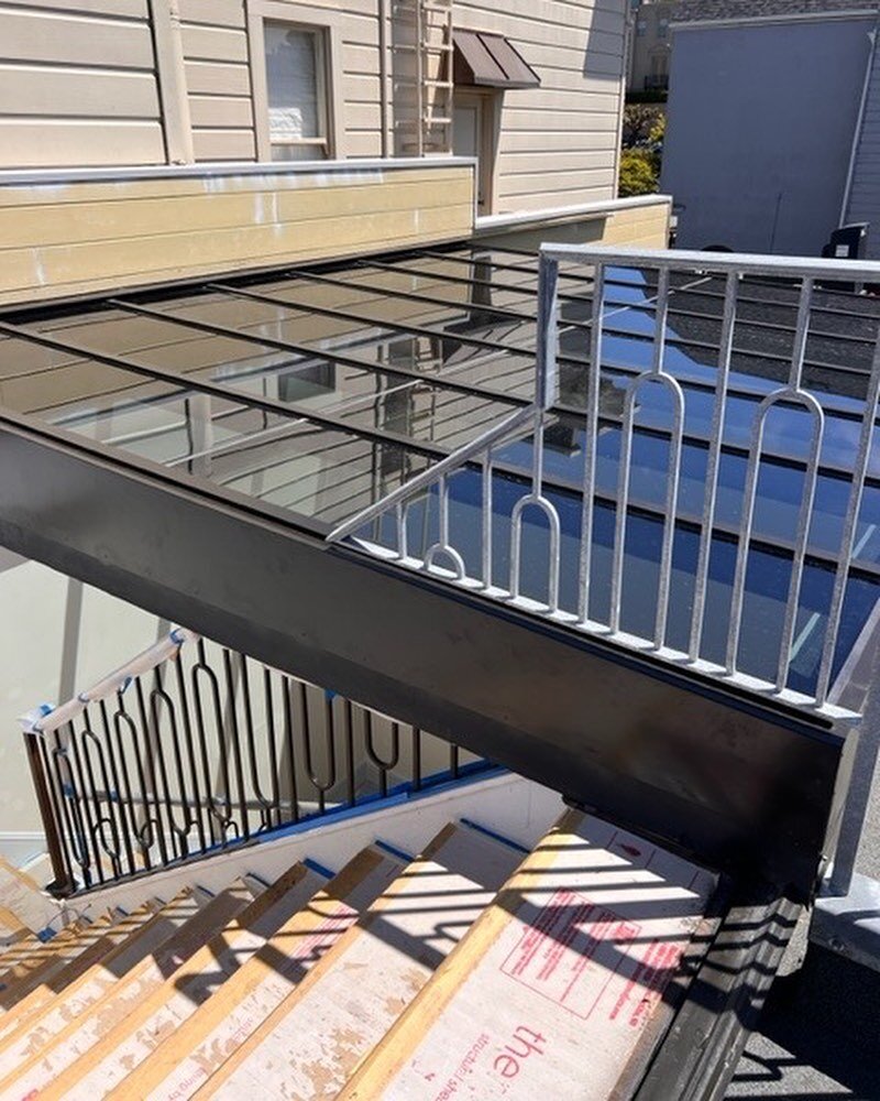 Retractable skylight roof will be finished just in time for summer ☀️ #sfbuilders #sanfranciscobuilders #sanfranciscocontractor #skylightroofing #pleasestopraining #customskylight