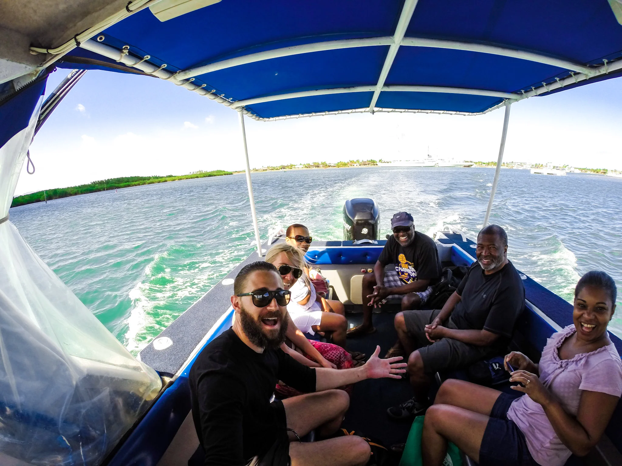 Our friends and us departing from Port Denarau heading to Cloud 9!