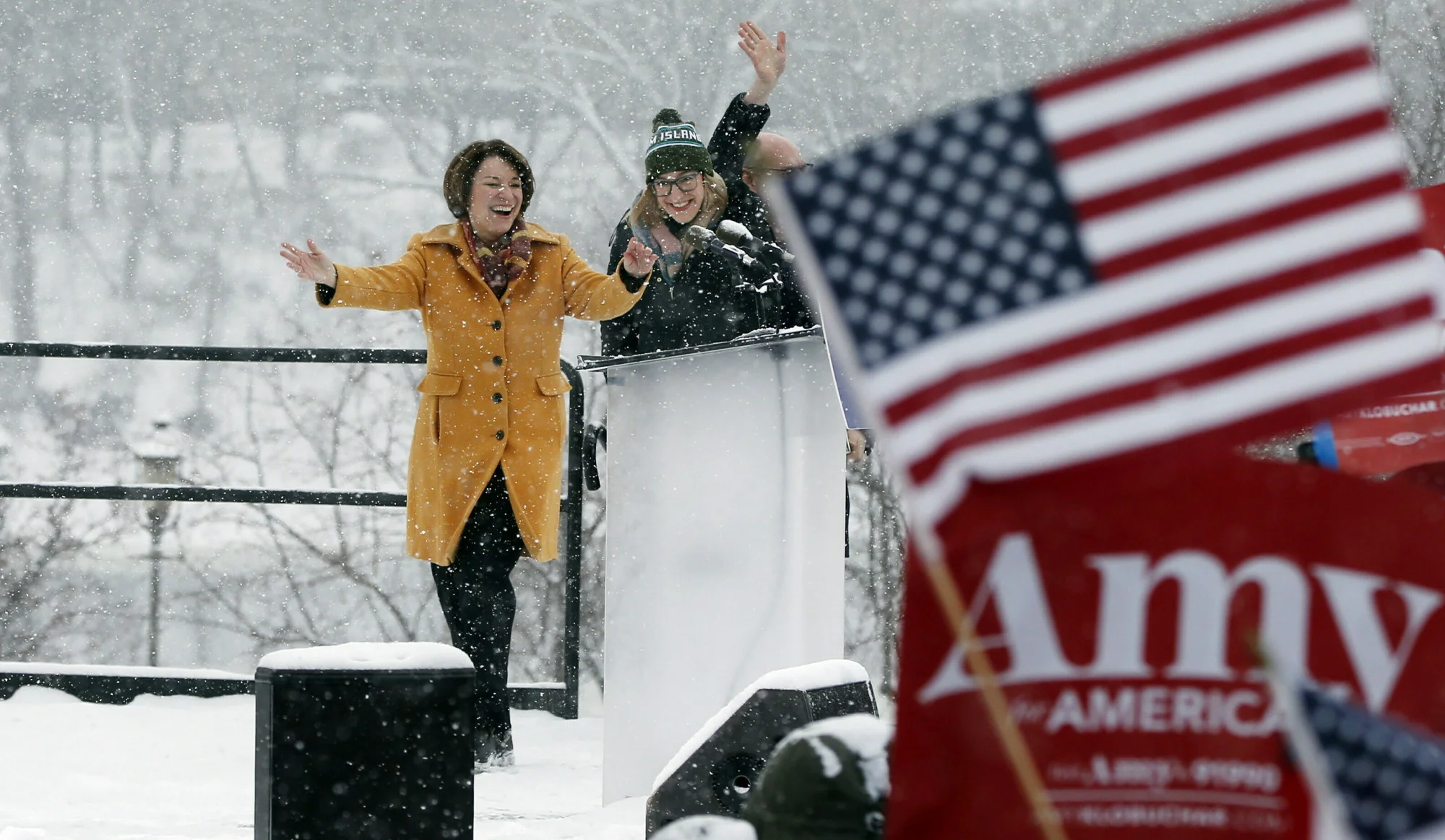 Senator Amy Klobuchar (D-MN) arrives at a campaign rally in Minneapolis on February 10 at which she announced her bid for the 2020 presidential race ( Image )