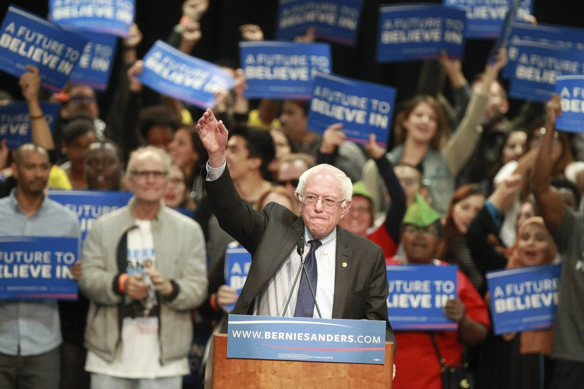 Senator Bernie Sanders (D-VT), then a presidential candidate, speaks at a campaign rally in San Diego in 2016 ( Image )