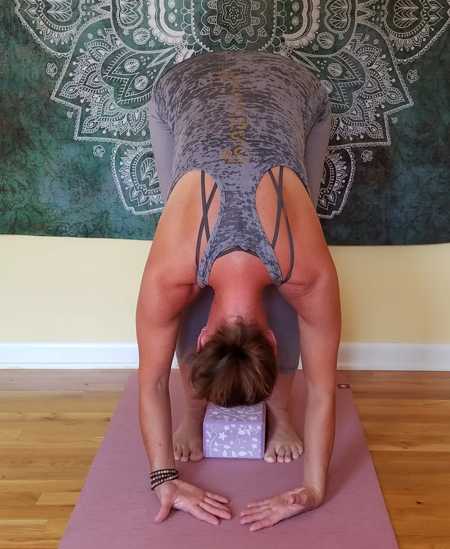 Try using one block at the feet and another between the inner thighs