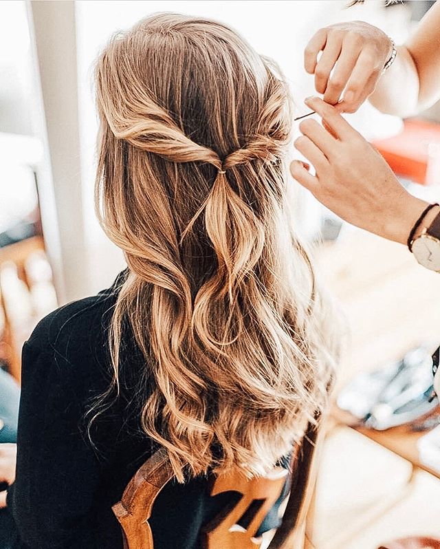 A little inspiration from @hairdotcom. Stylists, where do you get inspiration from? Leave us a comment and let us know! ⭐️#nationalblowoutday &bull;
&bull;
&bull;
&bull;
#igdaily #instabeauty #instadaily #beauty #beautygiveaway #beautybloggers #beaut