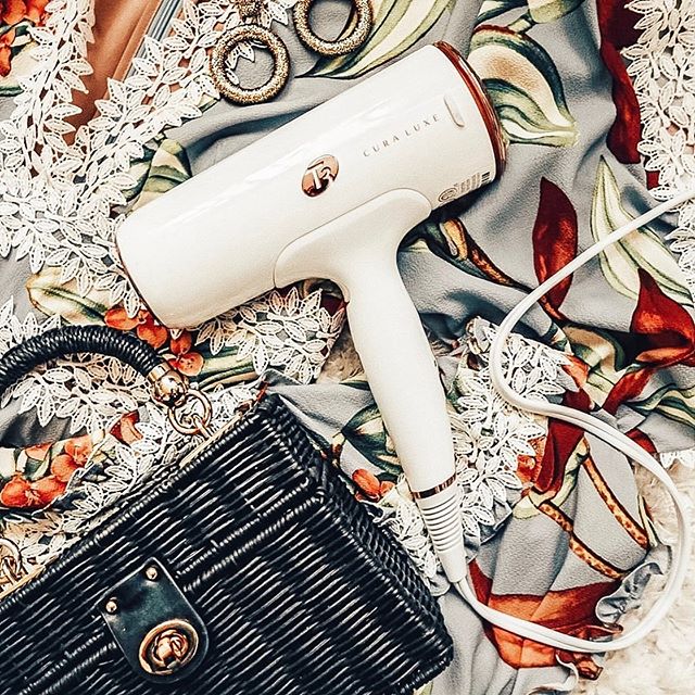 We&rsquo;re coming in hot July 28th! Comment your favorite styling tools below! #nationalblowoutday 📸: @t3micro &bull;
&bull;
&bull;
&bull;
#t3micro #stylist #stylists #salon #salonlife #beauty #beautygiveaway #instadaily #igdaily #instabeauty #hair