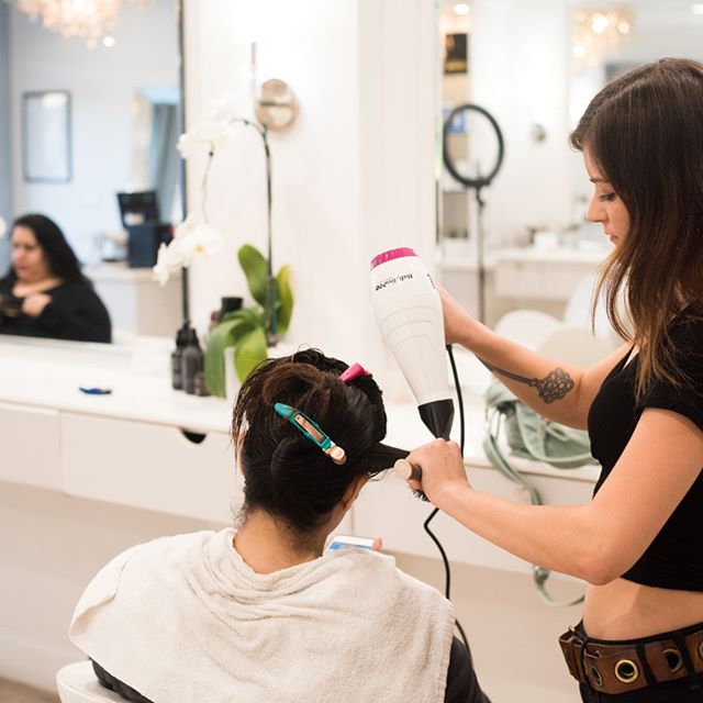 Do you have an amazing salon that wants to get involved with #nationalblowoutday? Tell us at the link in our bio!